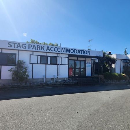 Stag Park Accommodation Таупо Экстерьер фото