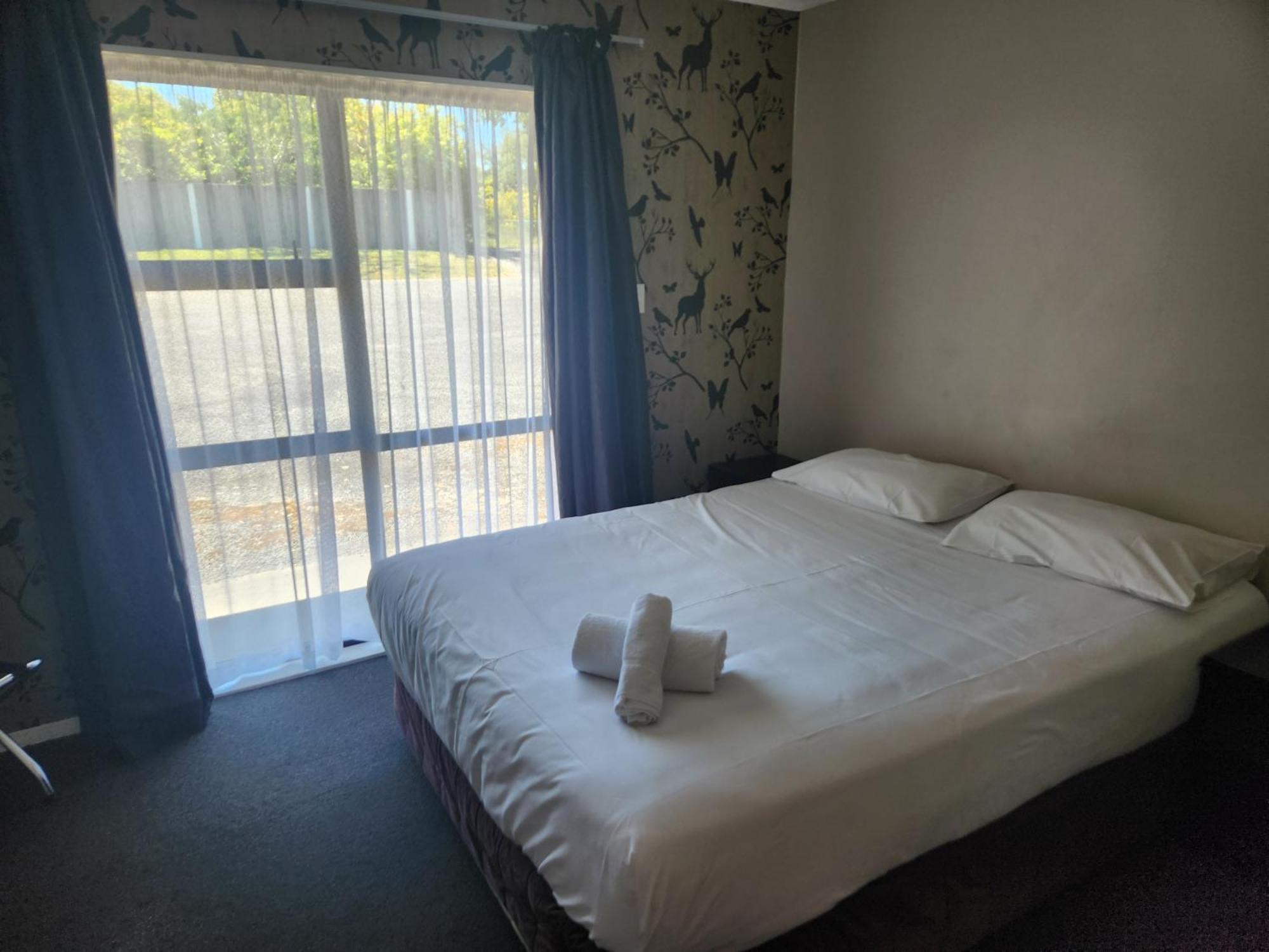 Stag Park Accommodation Таупо Экстерьер фото